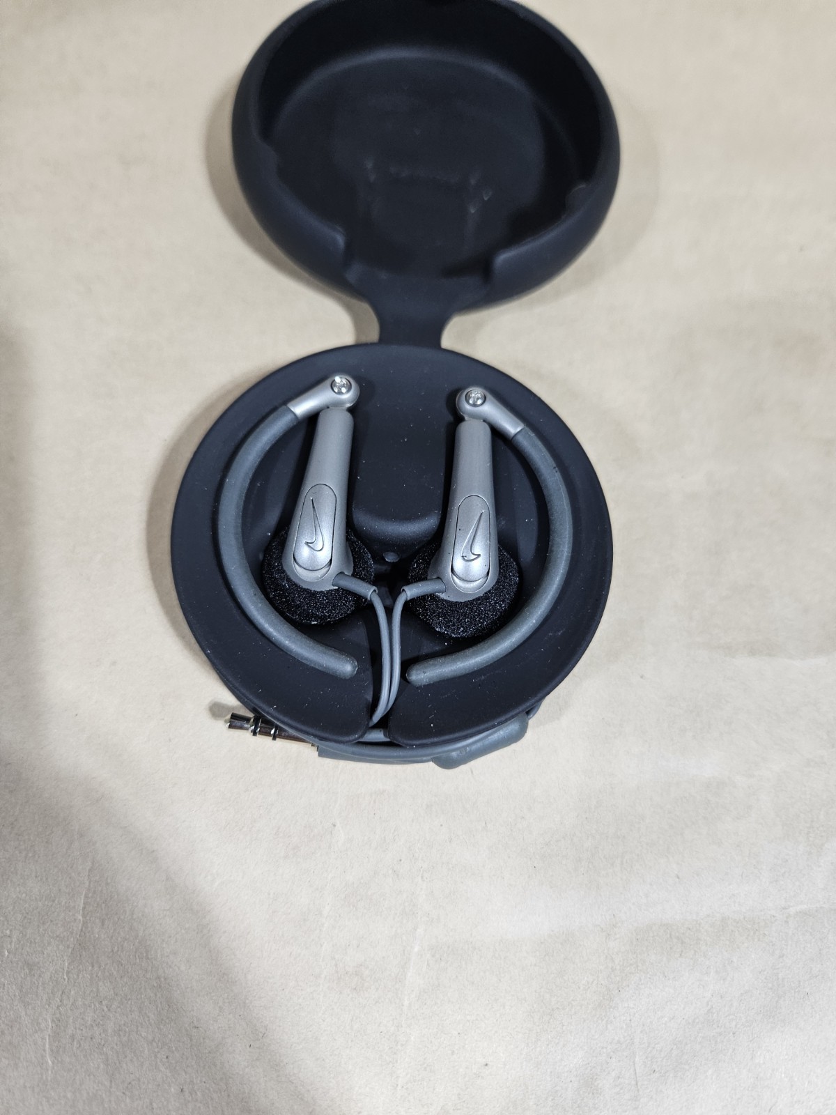 Nike Skylon Sport Headphones Earbuds Ear Buds Wired Adjustable Retro W/ Case