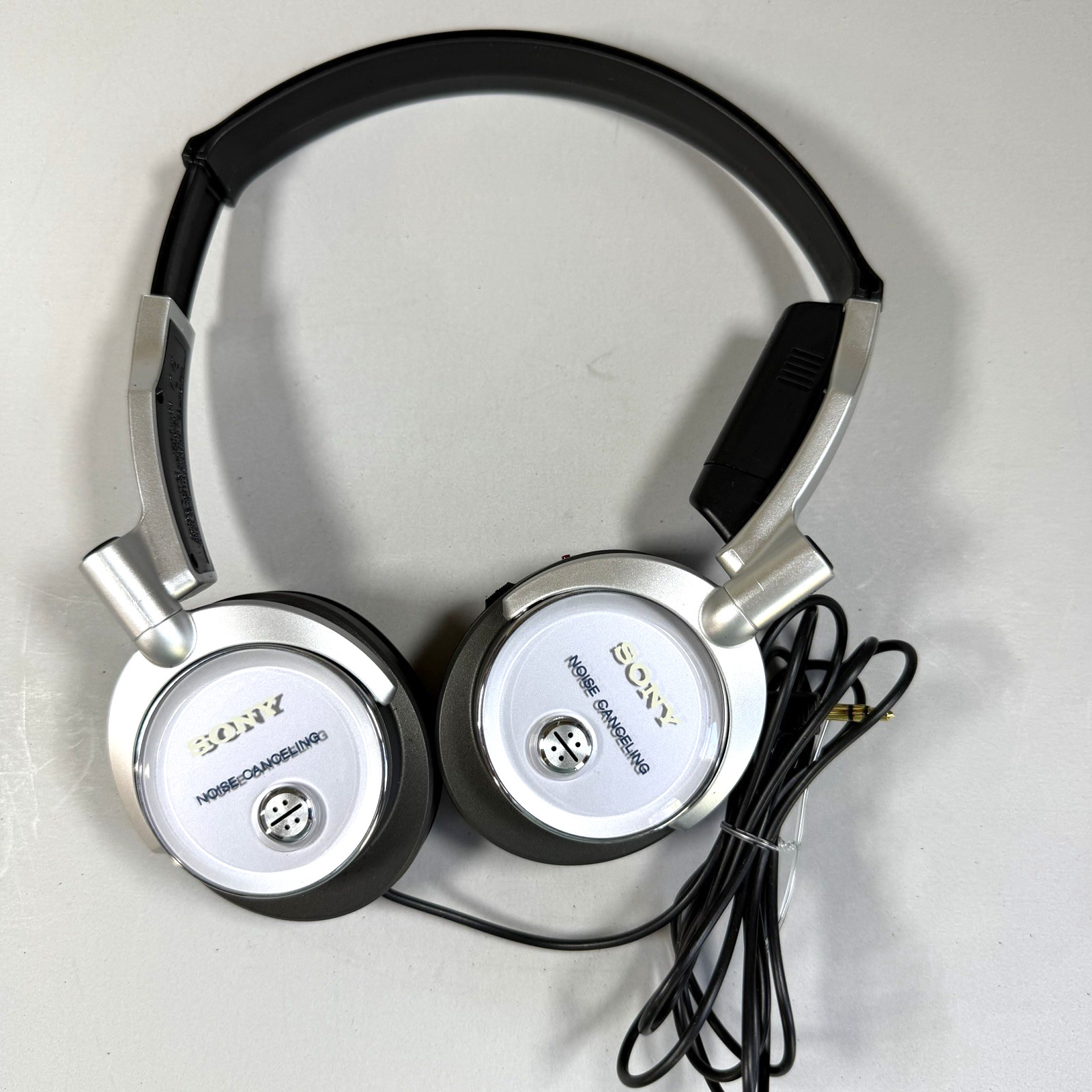 Sony MDR NC6 Noise Canceling Headphones Wired Over Ear w/Travel Case Black READ