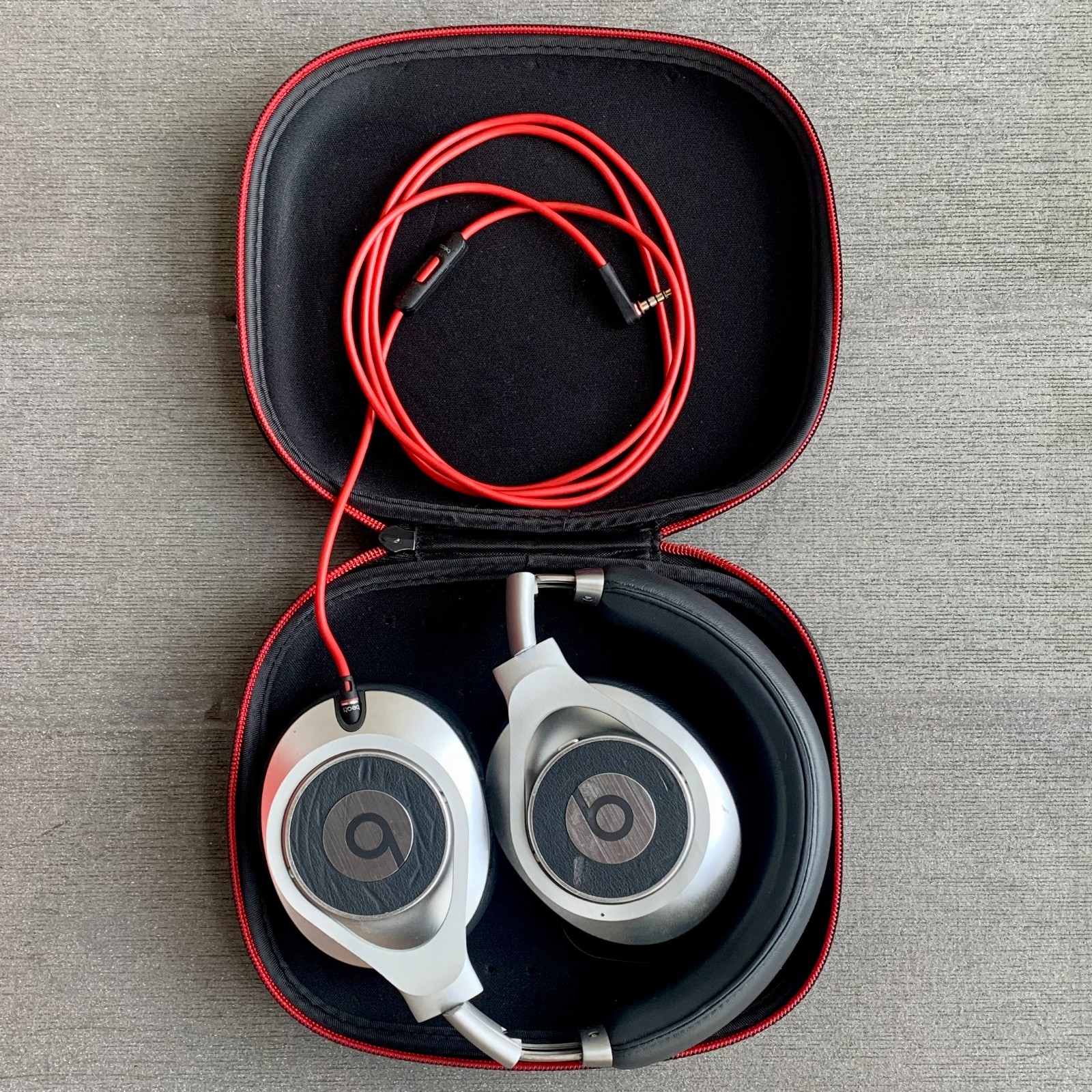 Beats by Dre Executive Over-the-Ear Headphones w/Original Case, Box, Accessories