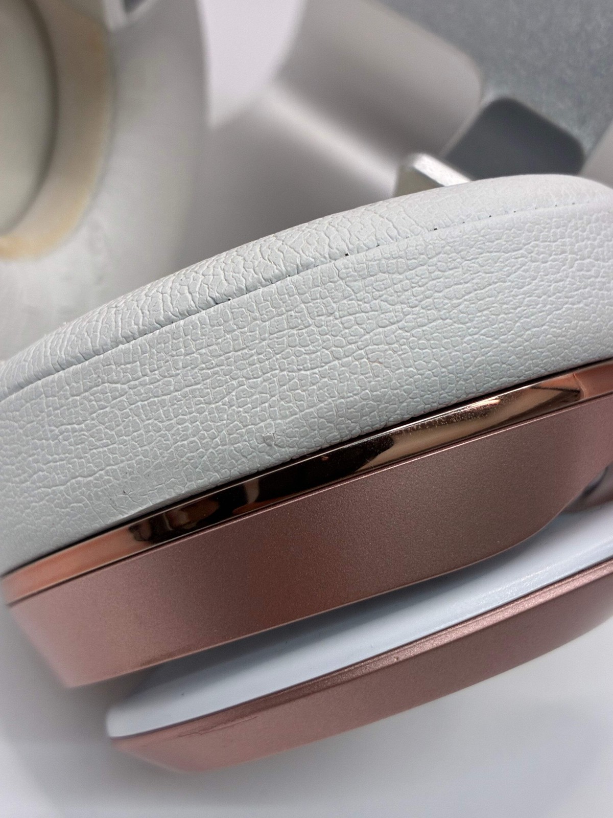 Beats Solo 3 Headphones Pink w/ Carrying Case – Used B