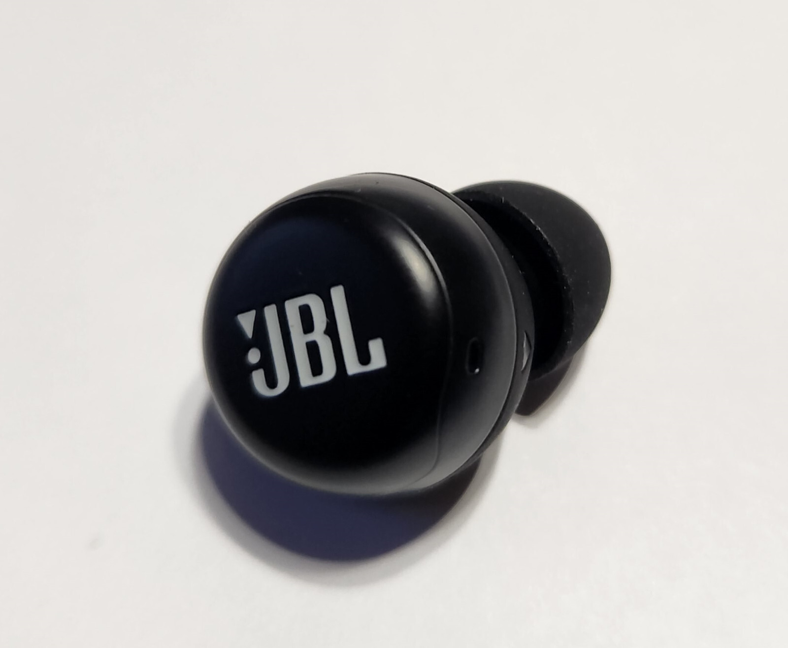 DEFECTIVE Black JBL LIVE FREE NC+ True Wireless RIGHT SIDE ONLY Earbud -NO POWER