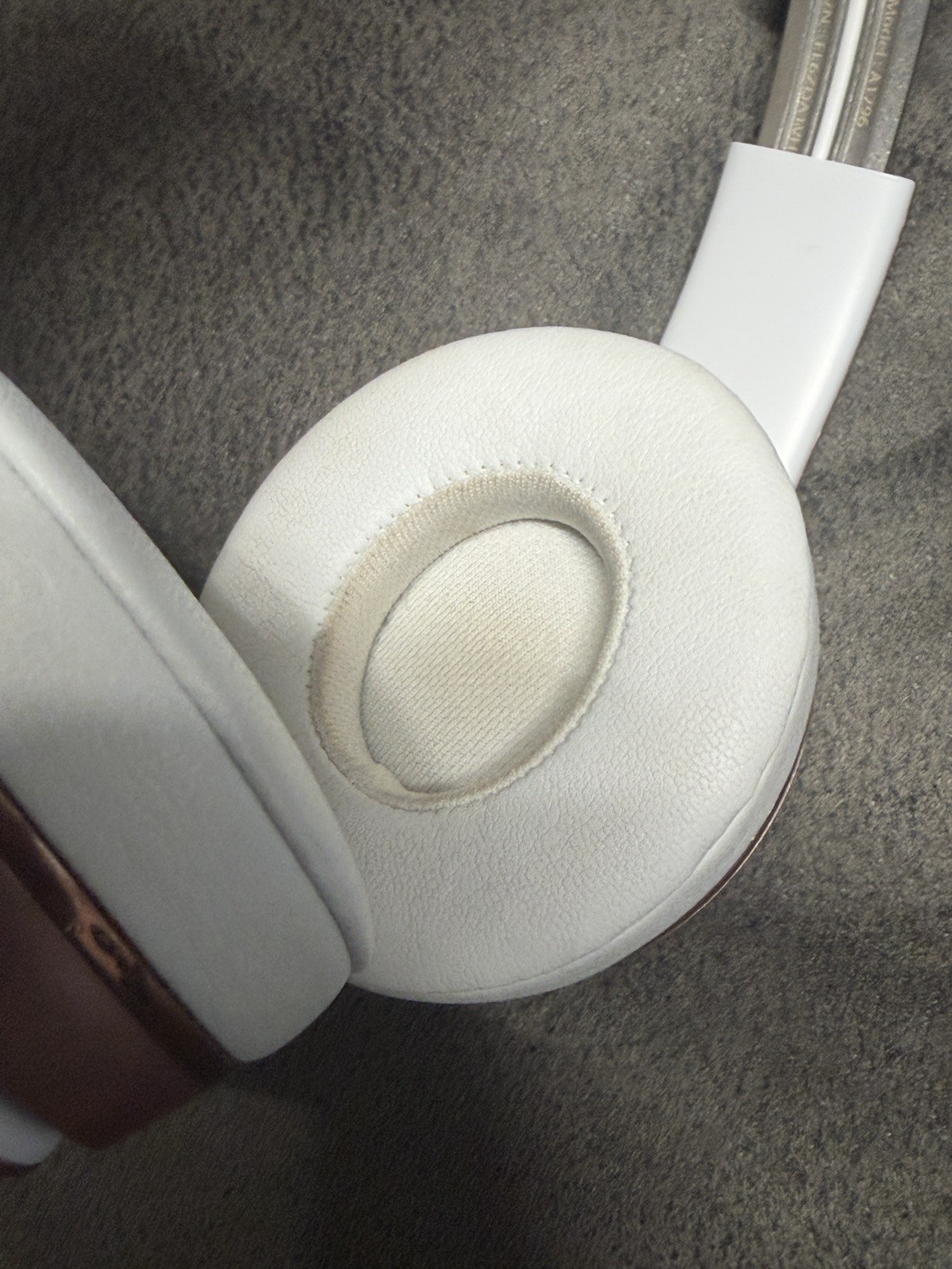 Beats by Dr. Dre Beats Solo3 Wireless On-Ear Headphones – Rose Gold