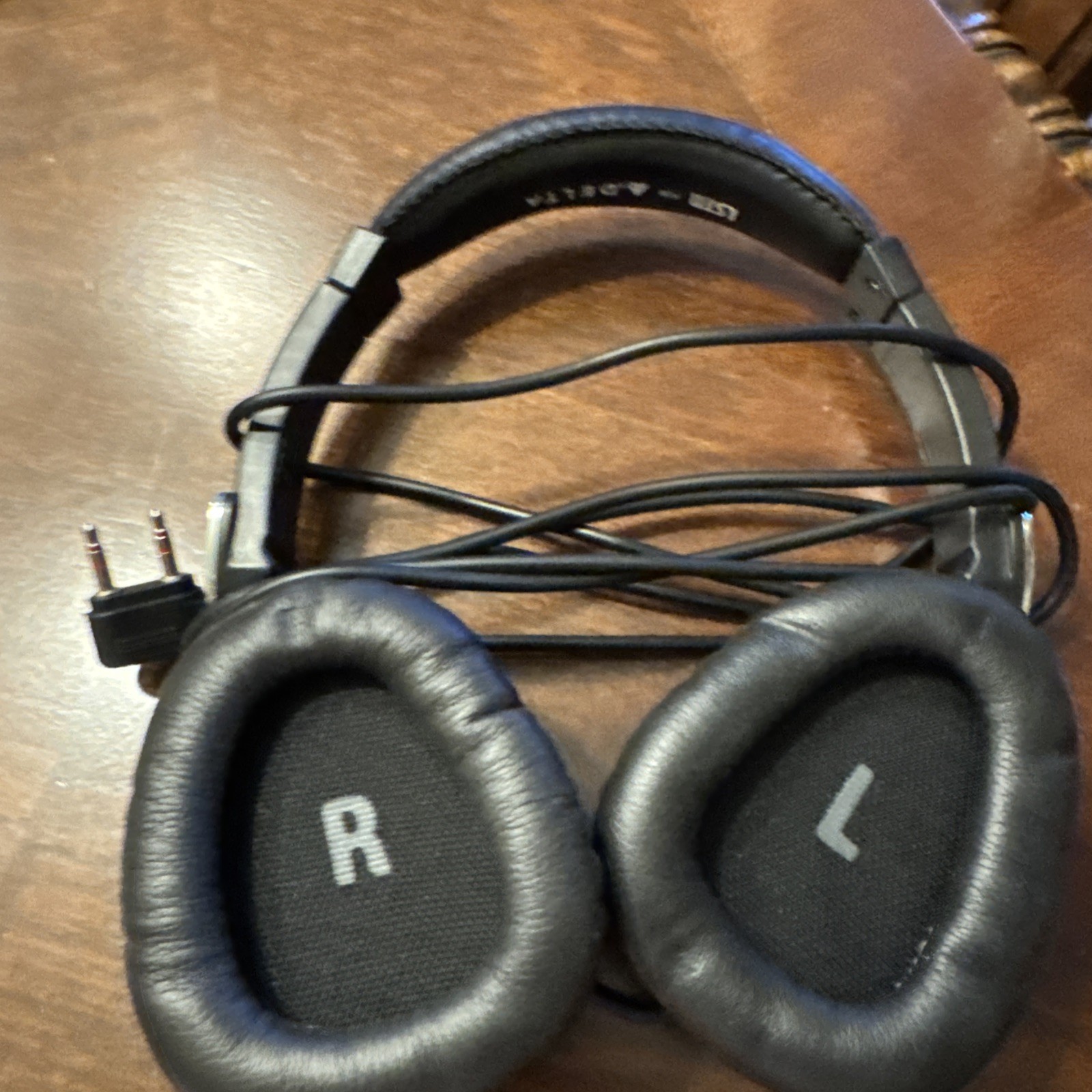 Delta Airline Business Class LSTN In-flight Audio Noise Canceling Headphones