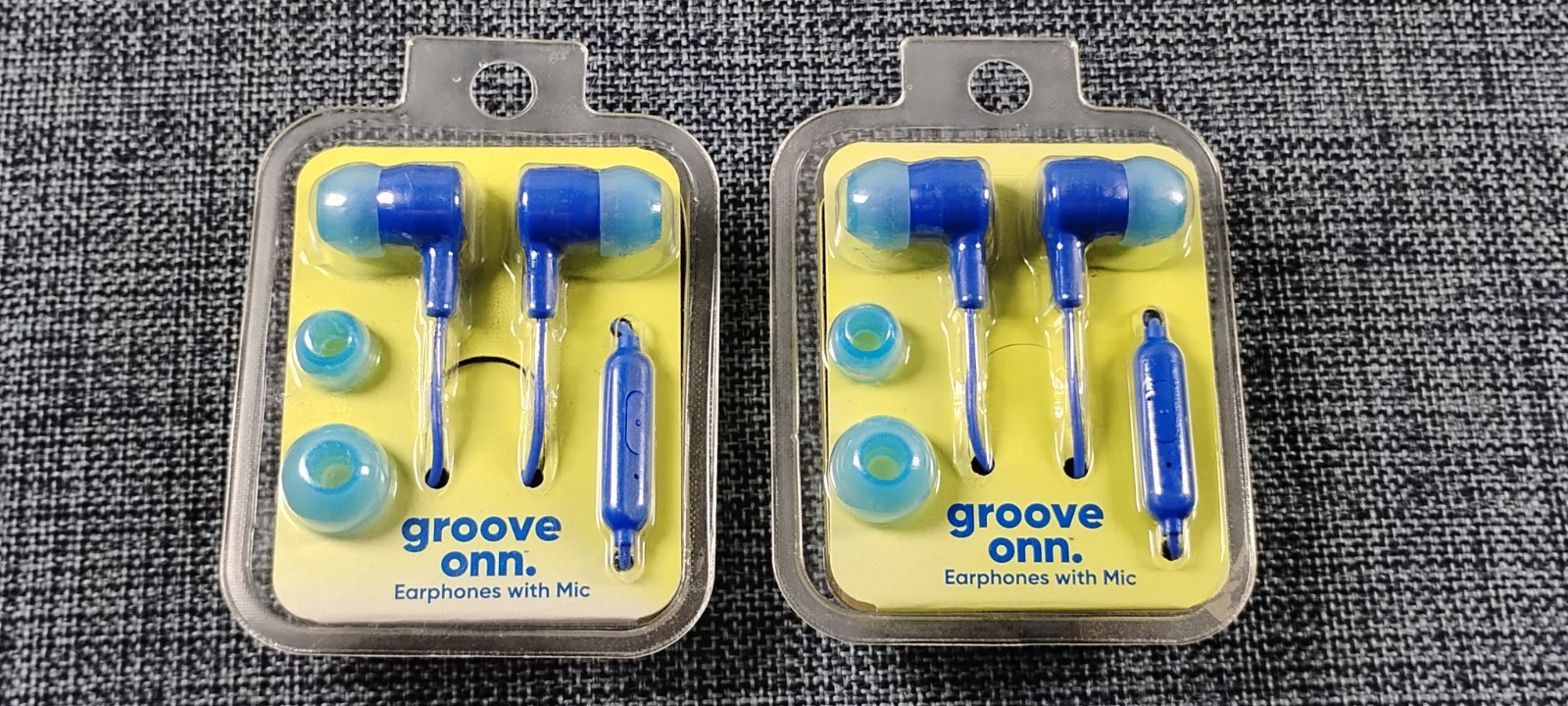 Groove Onn. Wired Earbuds Headphone w/ Mic. (BLUE) Lot of 2