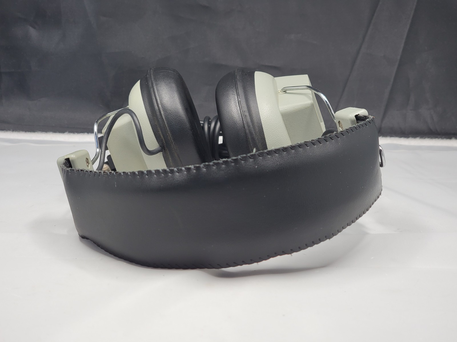 Realistic Nova 16 Over-Ear Stereo Headphones Volume Control 1/4in 8ohm 6ft