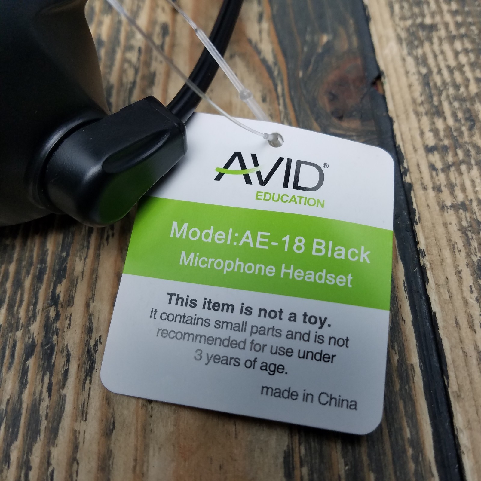 BRAND NEW LOT of 5 AVID AE-18 Lightweight 3.5mm Over-Ear Headphones Color BLACK