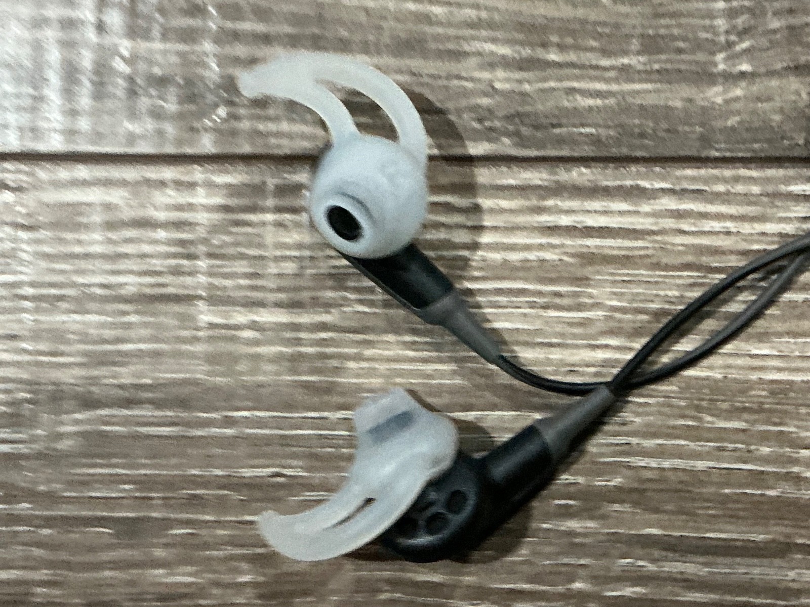 Bose SoundSport Wired In-Ear Headphones (Charcoal/Black with a standard 3.5mm)