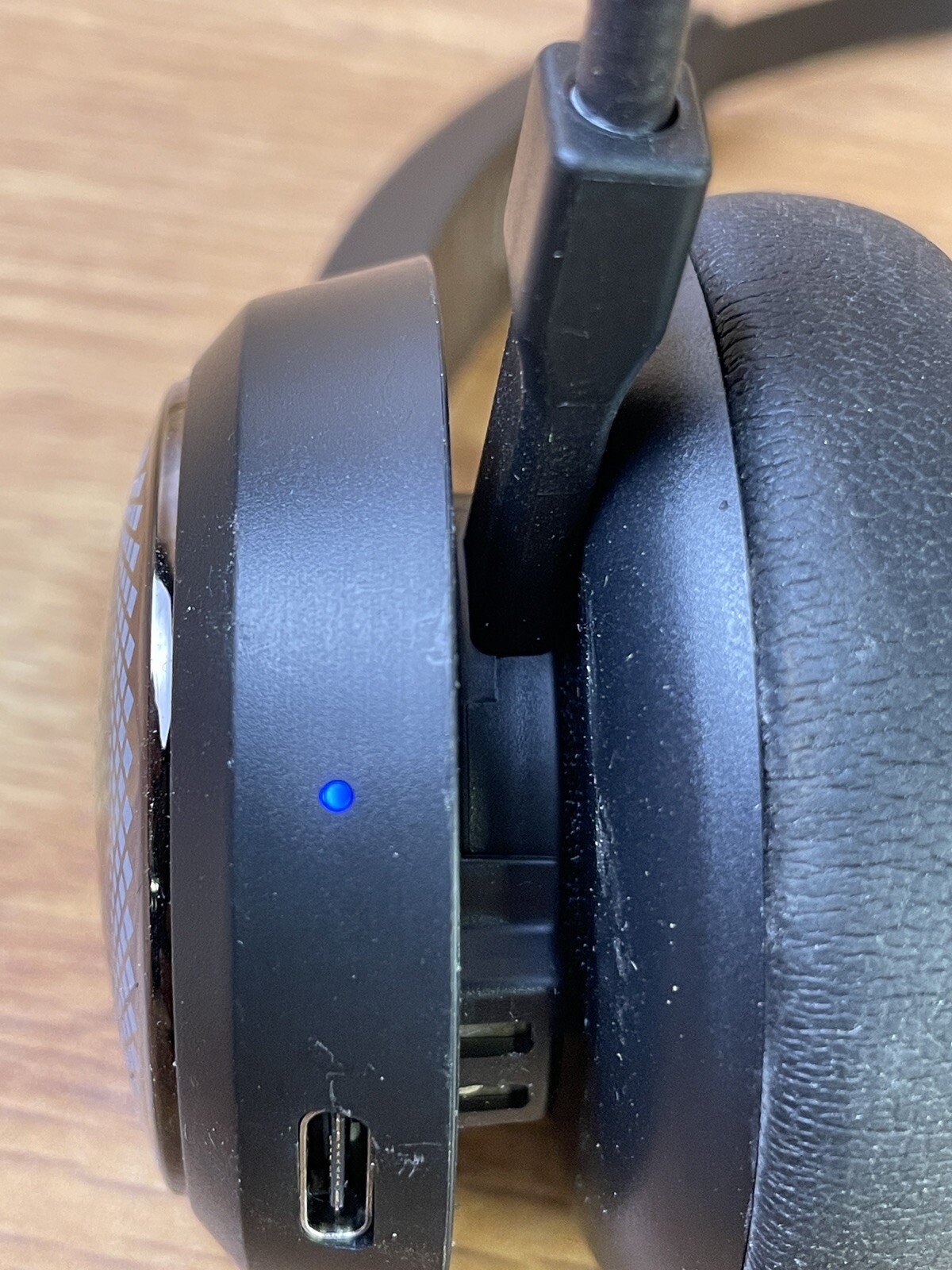 Levn LE-HS010 Superior Black Noise Canceling Bluetooth V5.0 Headset Used