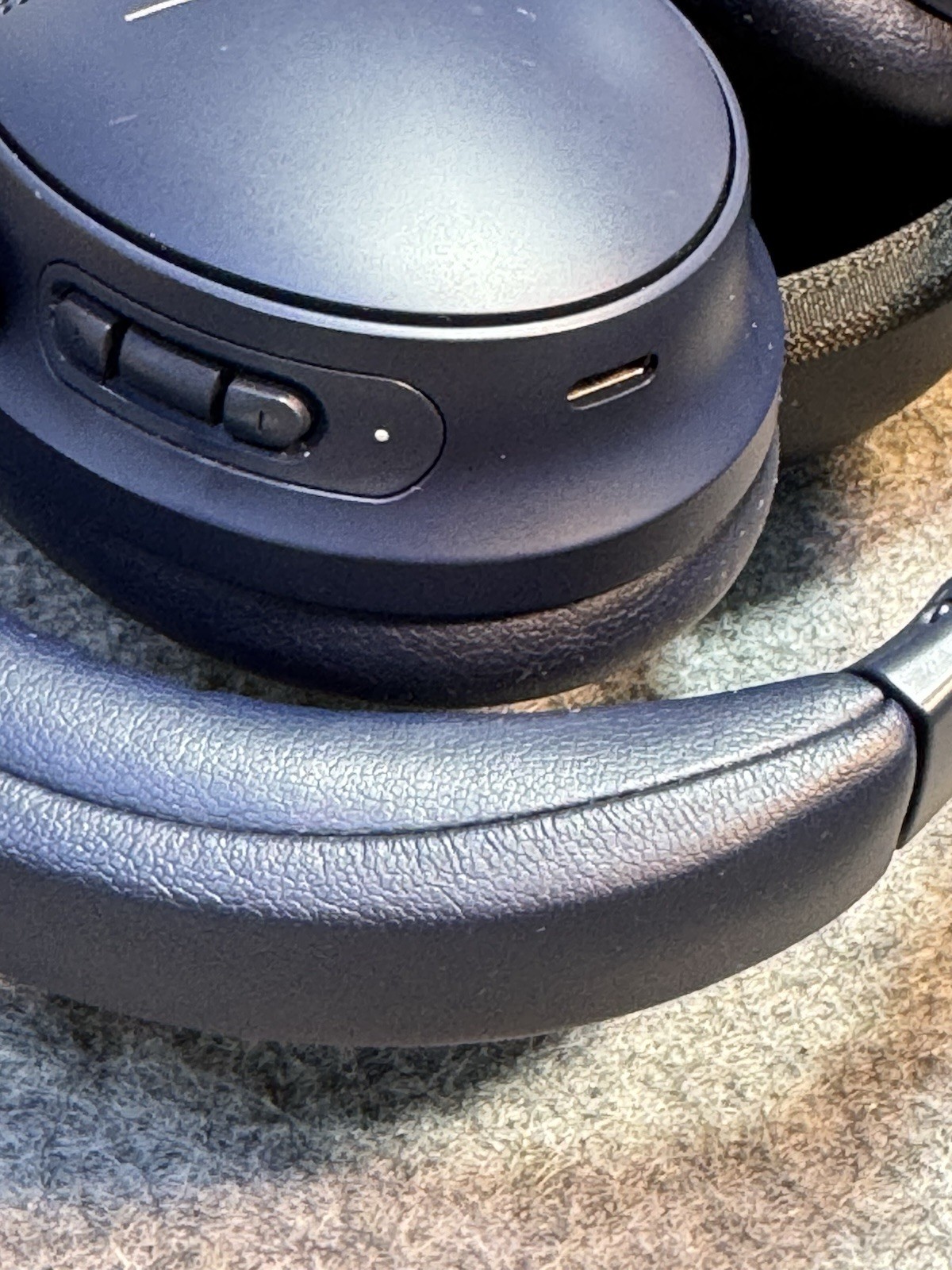 Bose QuietComfort Headphones Wireless Bluetooth Headphones,Active Over Ear Noise