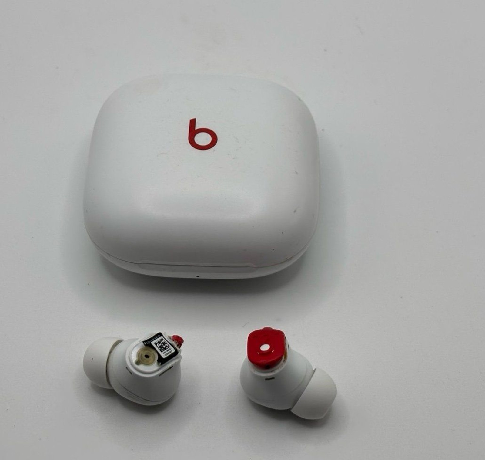 Beats Fit Pro Earbuds A2577 White Bluetooth In Ear Earbuds FOR PARTS