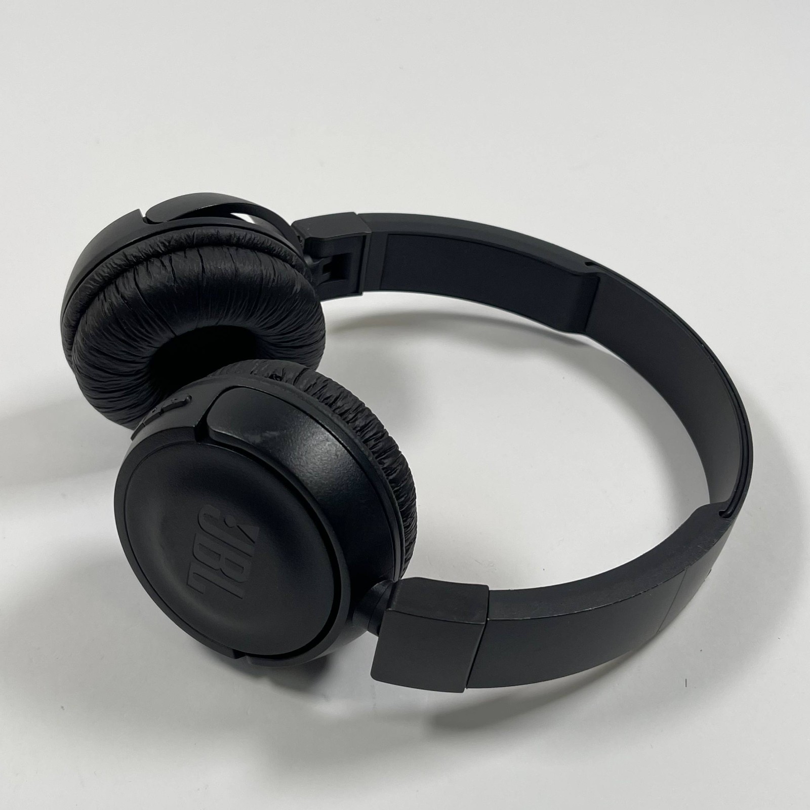 JBL T450BT Wireless On-Ear Headphones with Built-in Remote and Microphone Black