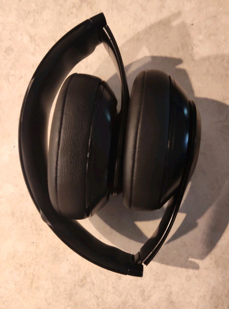 Beats by Dr. Dre Studio3 Over the Ear Wireless Headphones – Black