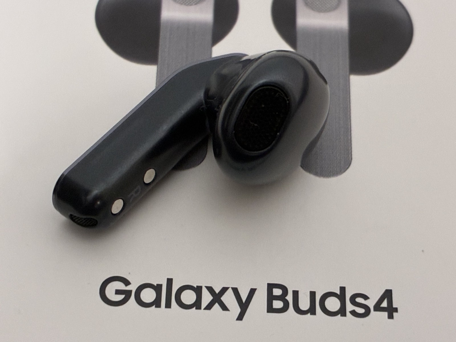 NEW Original Samsung Galaxy Buds4 SM-R540N Earbuds – Right Side (R)