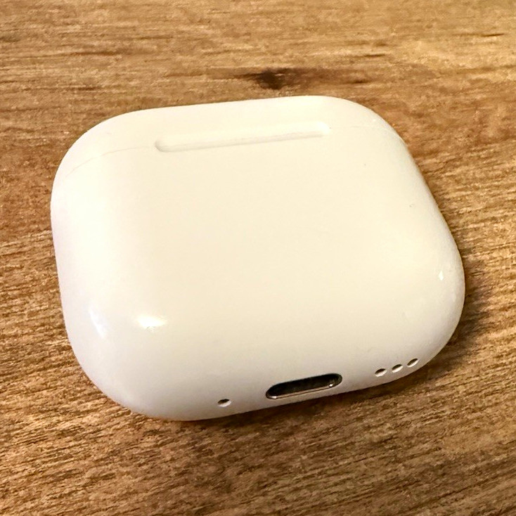 Apple AirPods 4 with Active Noise Cancellation (ANC) – White