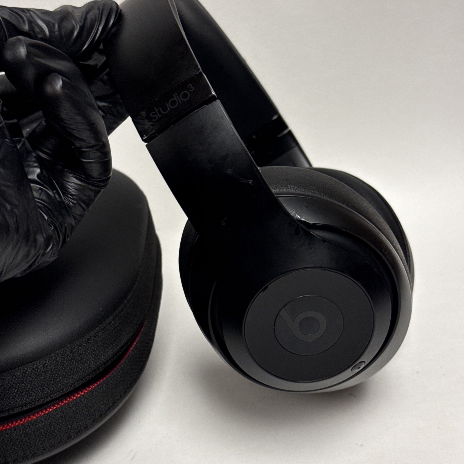 Beats by Dr. Dre Studio3 Over the Ear Wireless Headphones -Black (Cracked Side⚠️