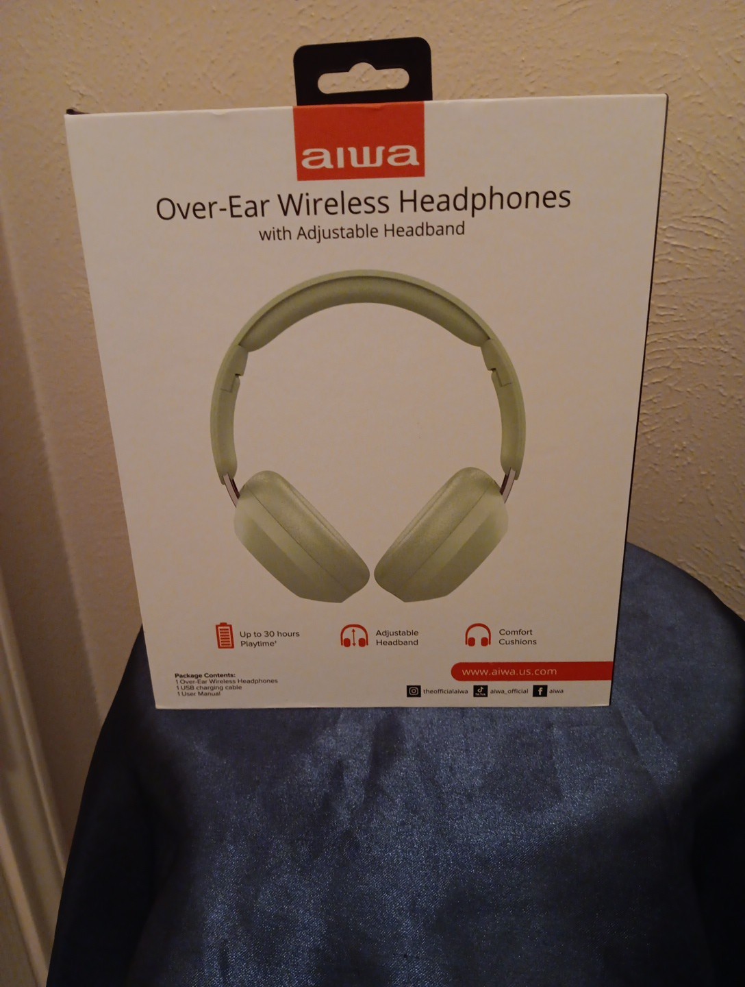 Aiwa Over-ear Wireless Headphones with Adjustable Headband. Up to 30 Hours New