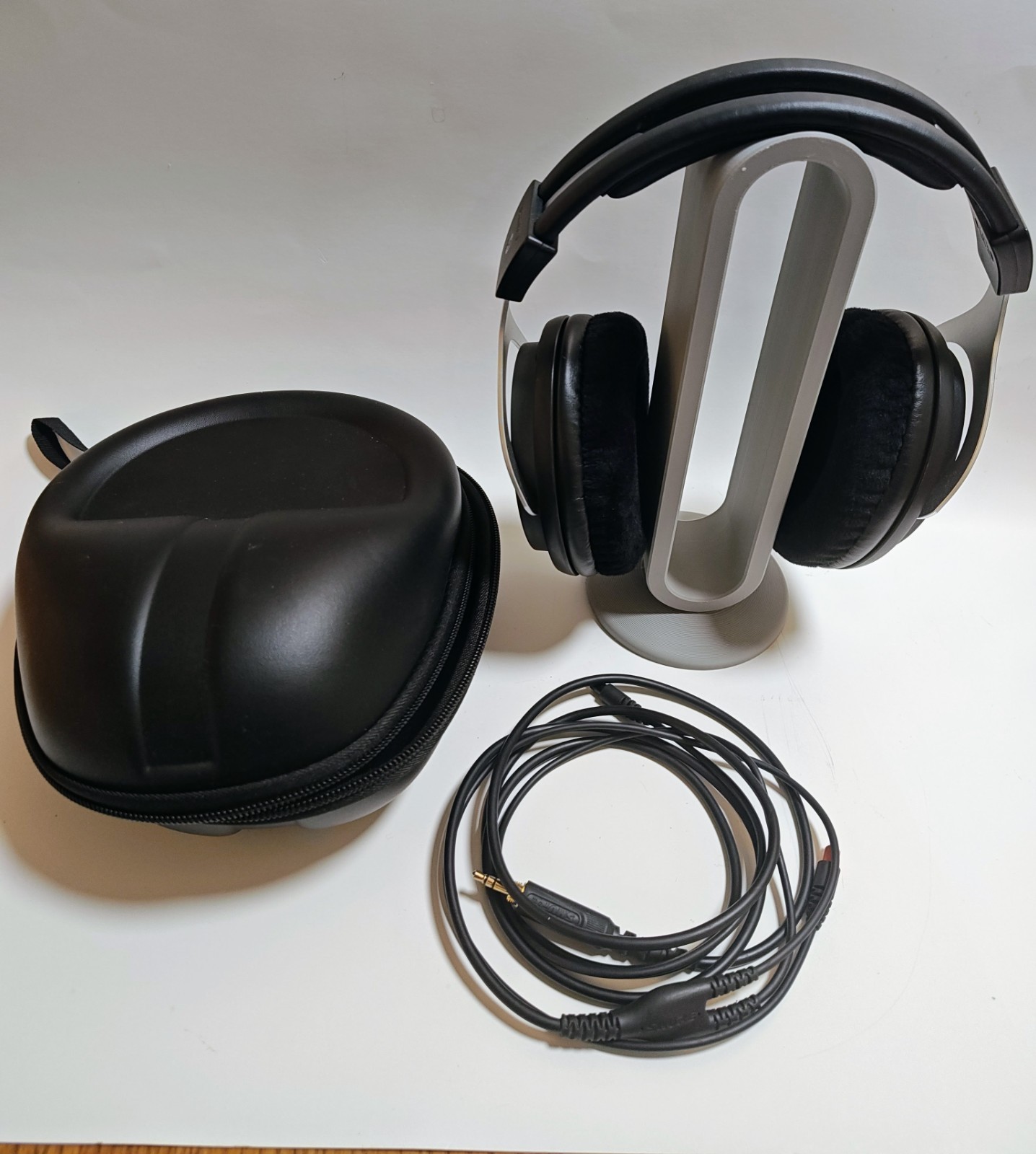 Shure SRH1540 Premium Studio Headphones – Tested Working w/ New Aftermarket Pads