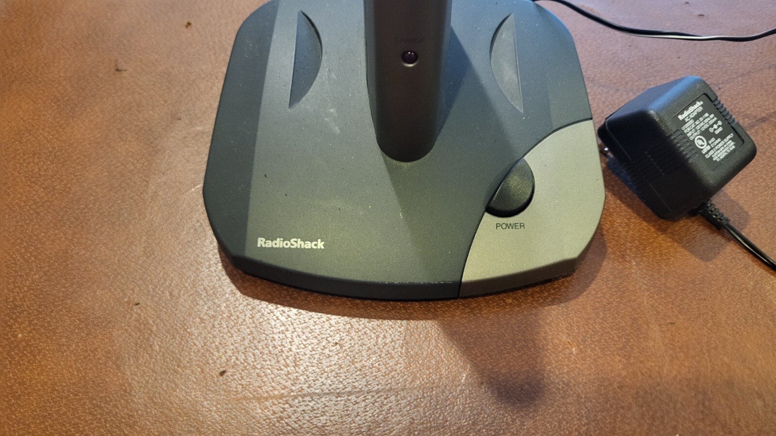 RADIOSHACK 33-1186 900 MHZ ANALOG WIRELESS STEREO HEADPHONE SYSTEM BASE ONLY