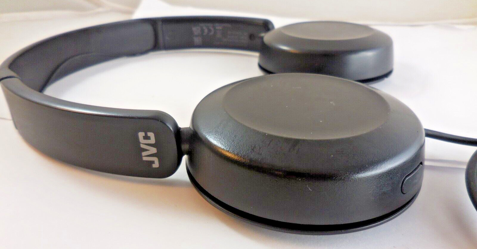 JVC Kenwood HA-S31M Powerful Sound Wire Headphones- Cushions Missing