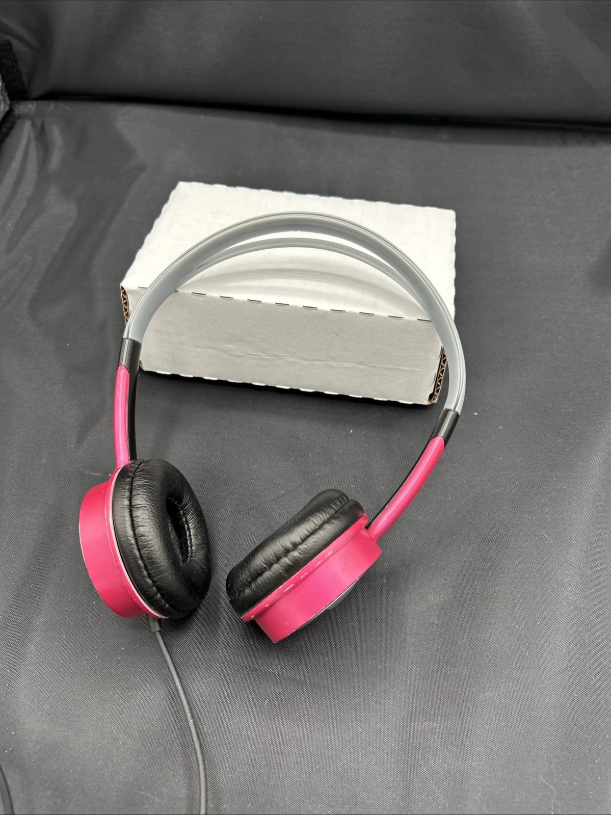 iFrogz Ear Pollution Wired Headphones Pink + Bonus Airbuds Lucent II (Untested)