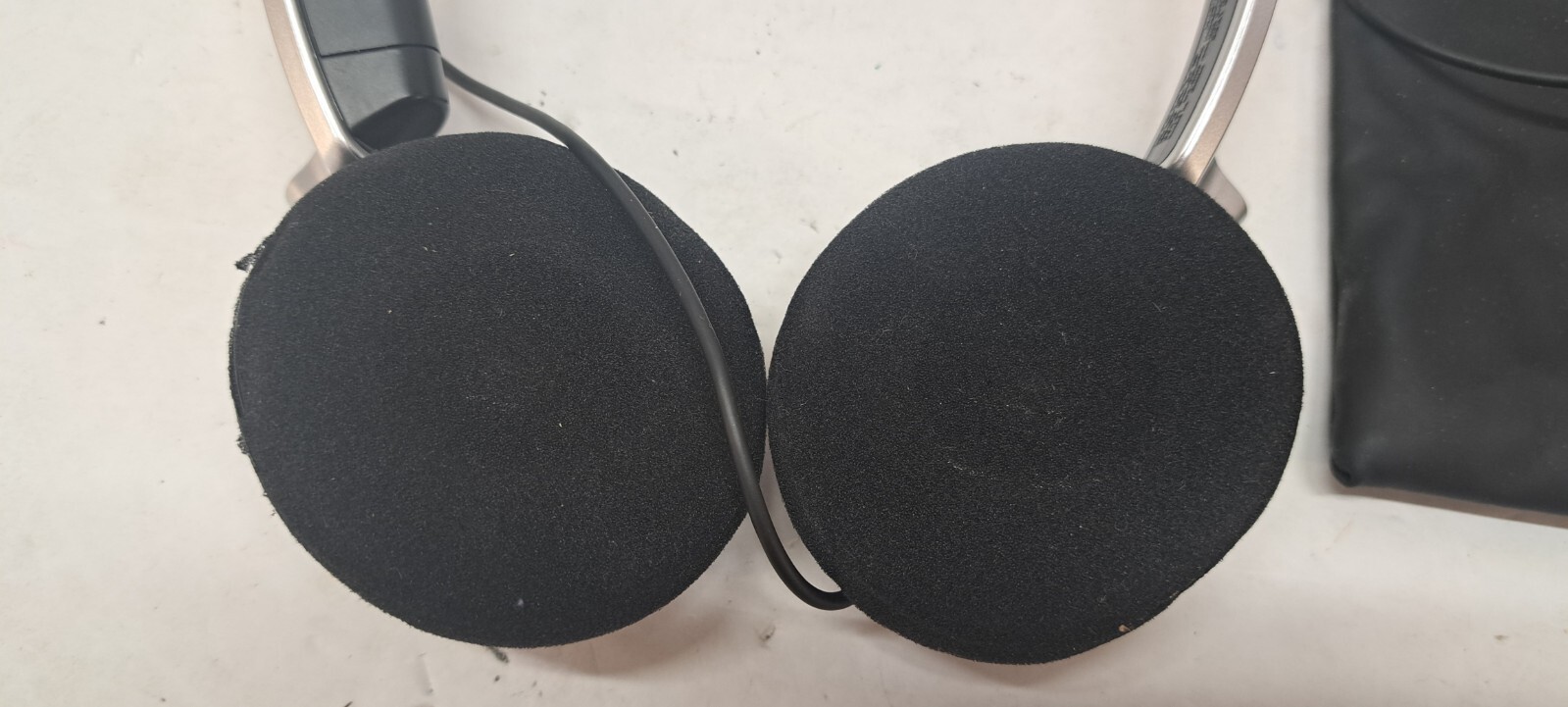 Sony Headphones – MDR-NC6 – Silver Noise Canceling & Bag