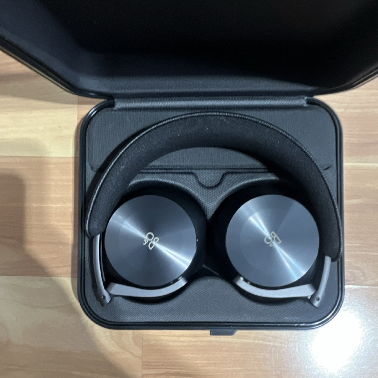 Bang & Olufsen Beoplay H95 Black – Wireless ANC Headphones Aluminium Case