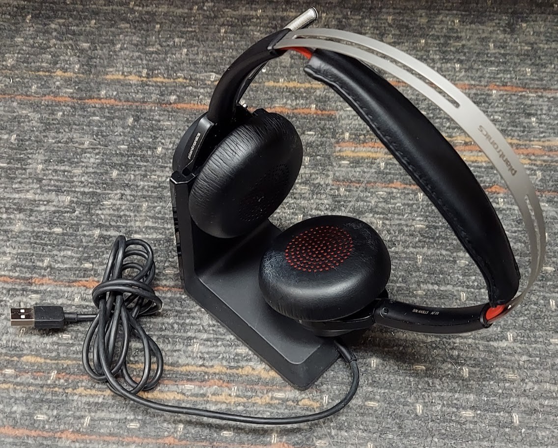 Plantronics Voyager UC B825 On-Ear Headset – Black With Charging Dock
