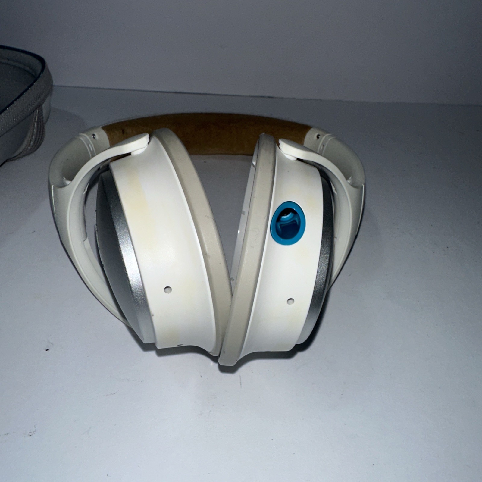 Bose QuietComfort QC25 White Noise Cancelling Tested Working (Needs pads)