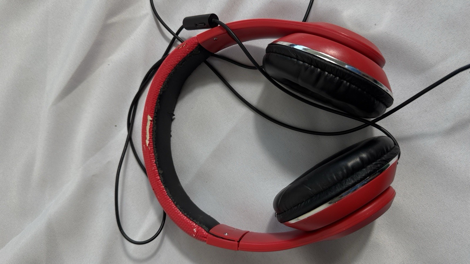 Red Over-Ear Wired Headphones – 3.5mm Jack