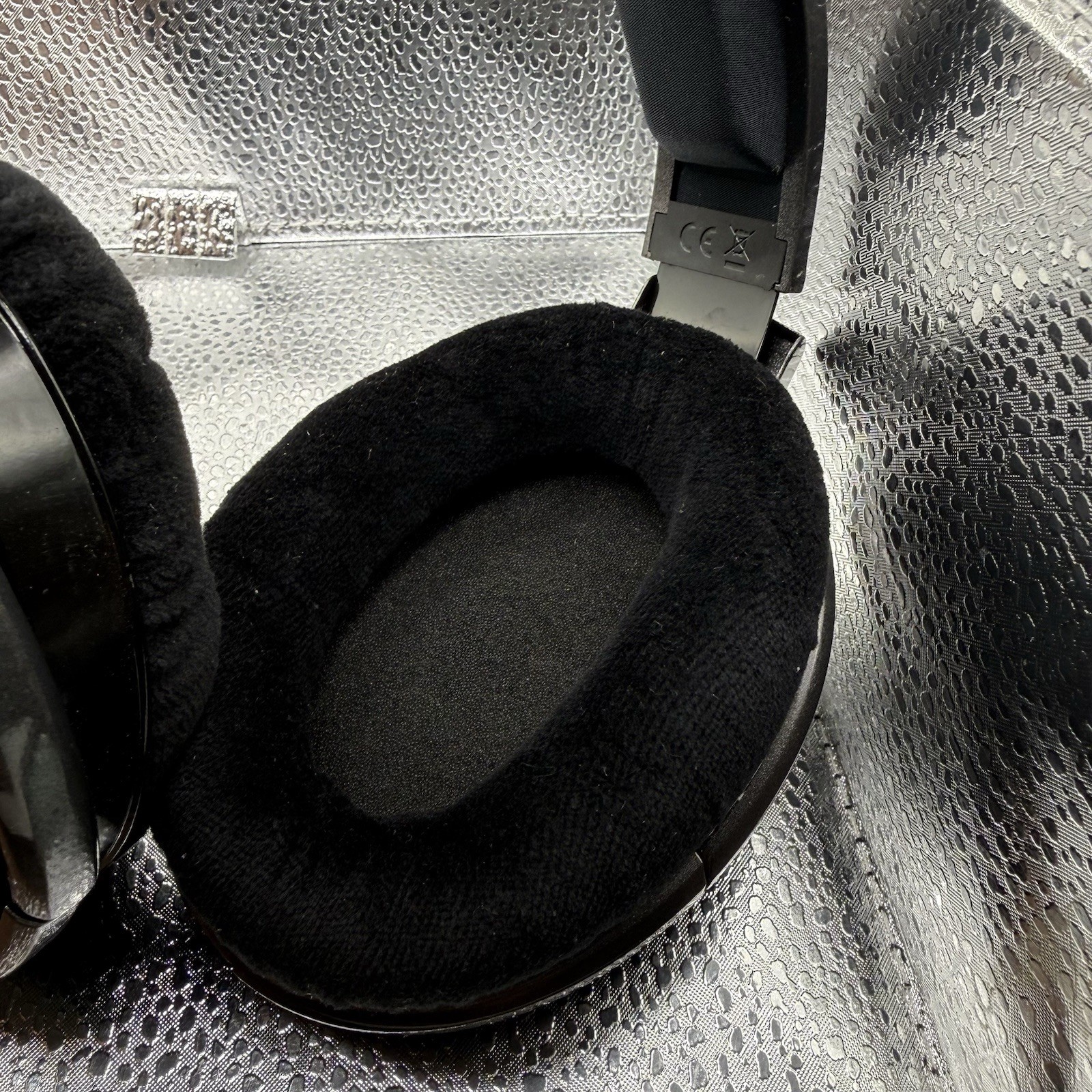Sennheiser HD 650 Over Ear Headphones – Gray/Black ( NO WIRES )