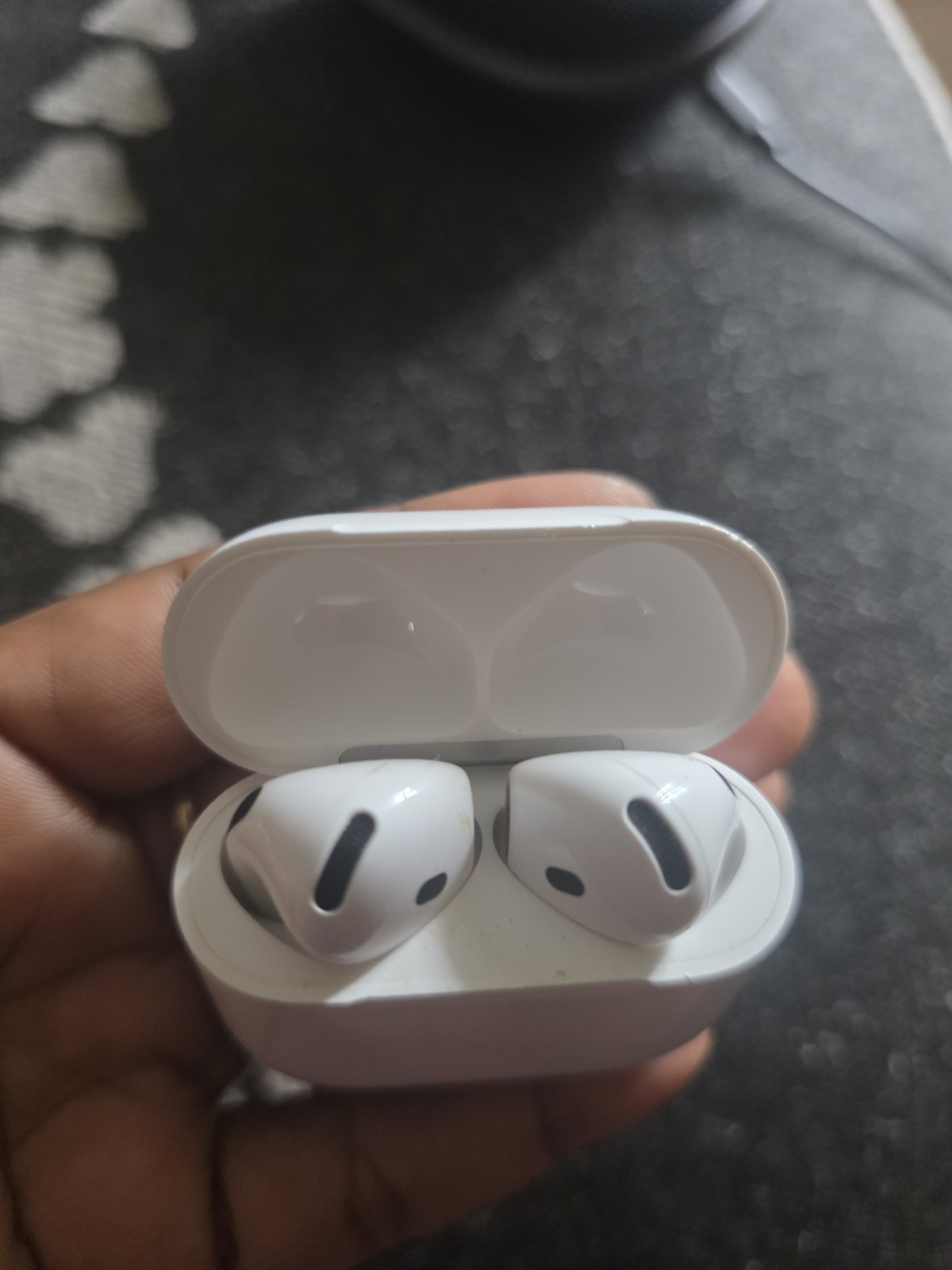 Apple AirPods 4th Gen. Earbuds Model A3058 In Excellent Condition