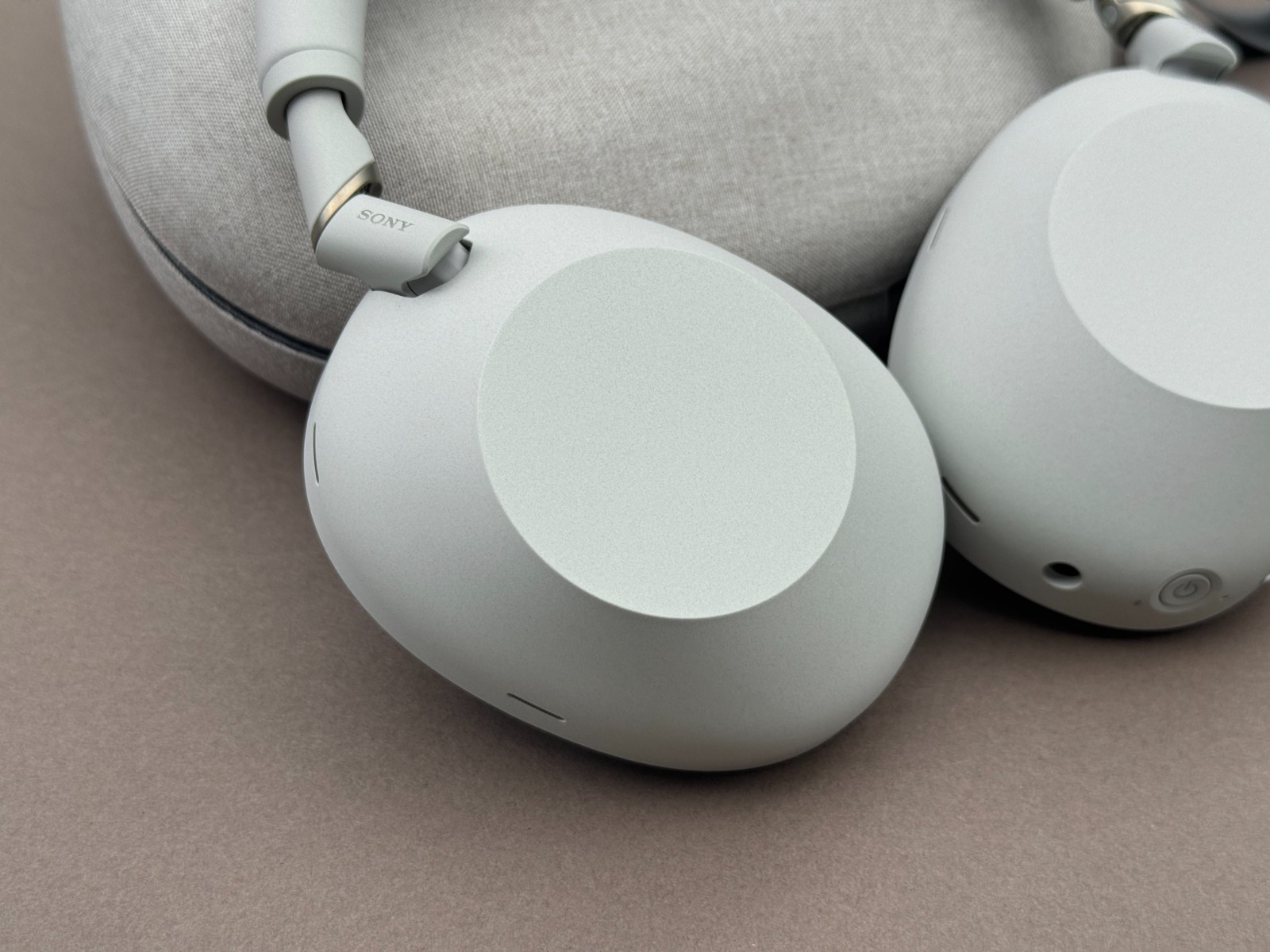 Sony WH-1000XM6 Wireless Noise Canceling Headphones with case – Silver #OB