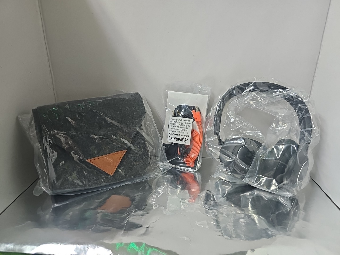 JBL Duet NC, Wireless over-ear noise-cancelling headphones