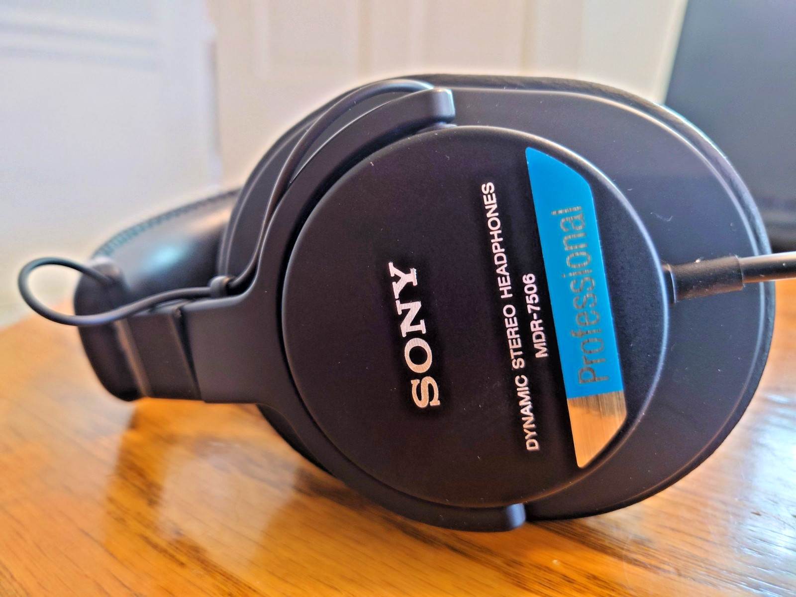 Sony MDR-7506 Sound Monitor Headphones (Black)