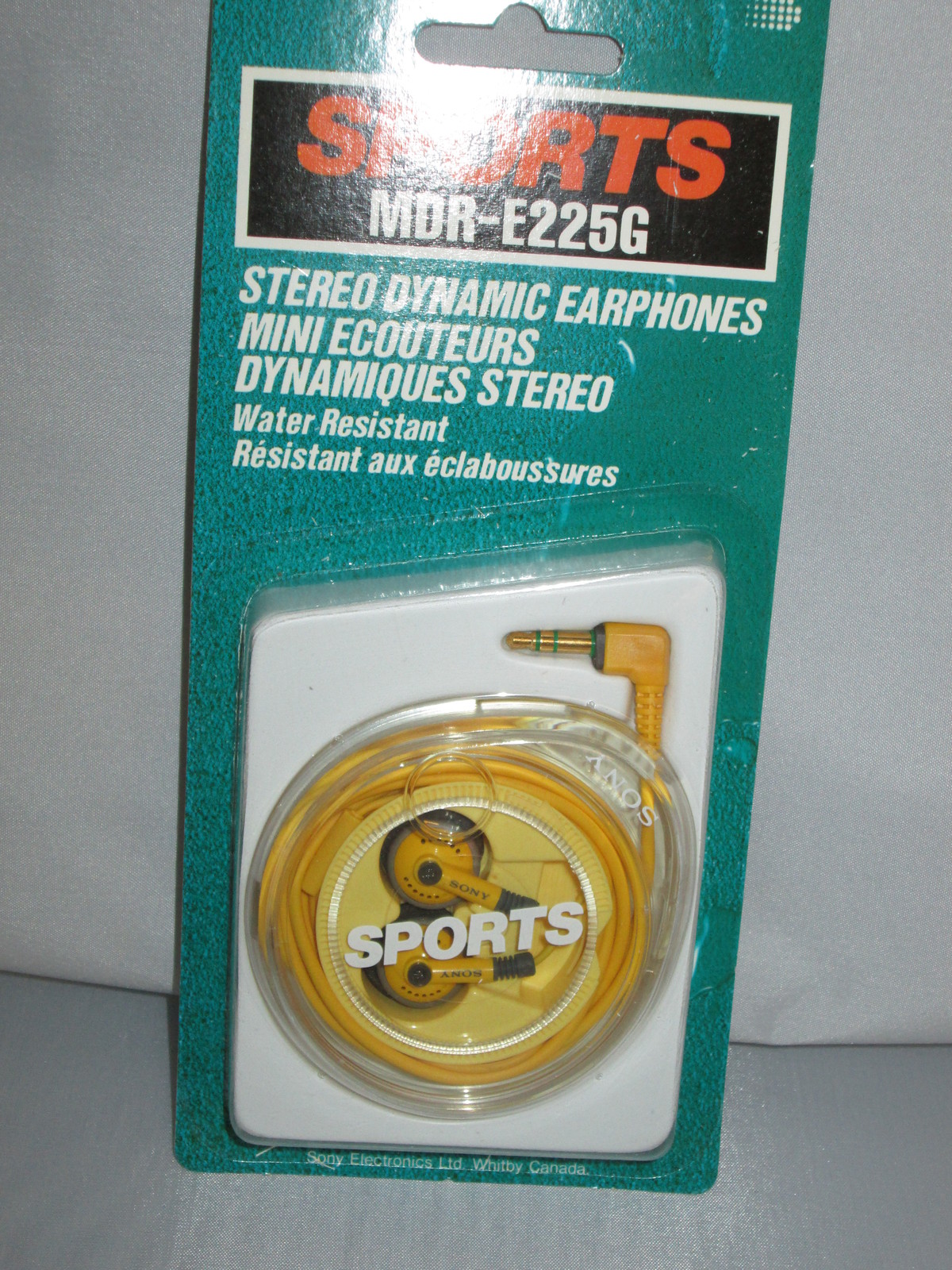 SONY MDRE225G Sports Earbuds Headphones: MDR-E225G Factoty Sealed – but old