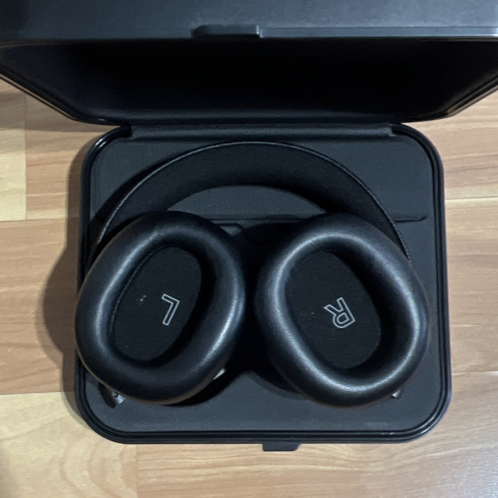 Bang & Olufsen Beoplay H95 Black – Wireless ANC Headphones Aluminium Case