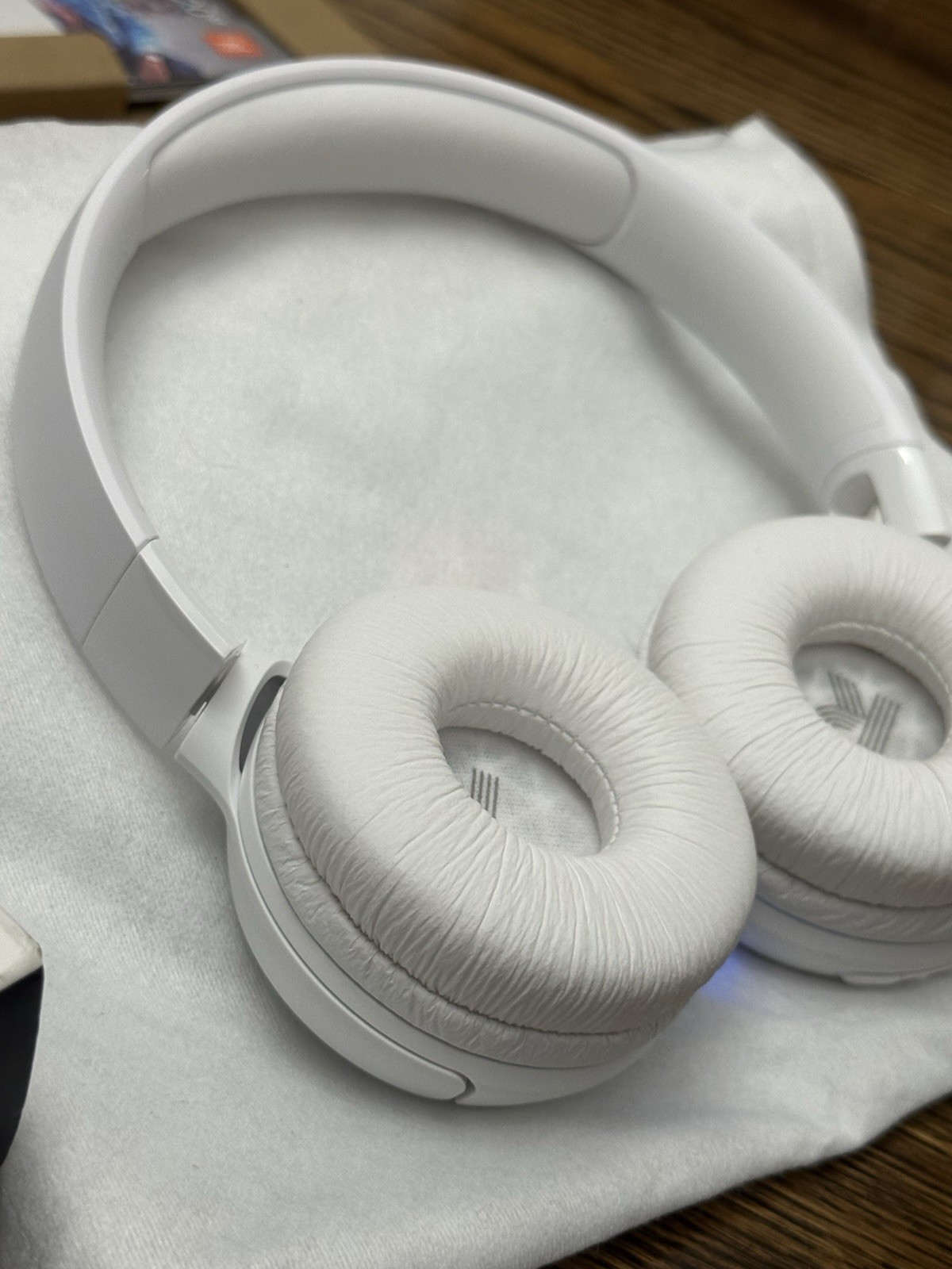 New Open Box JBL Tune 520BT Pure Bass Wireless Bluetooth Headphones (White)