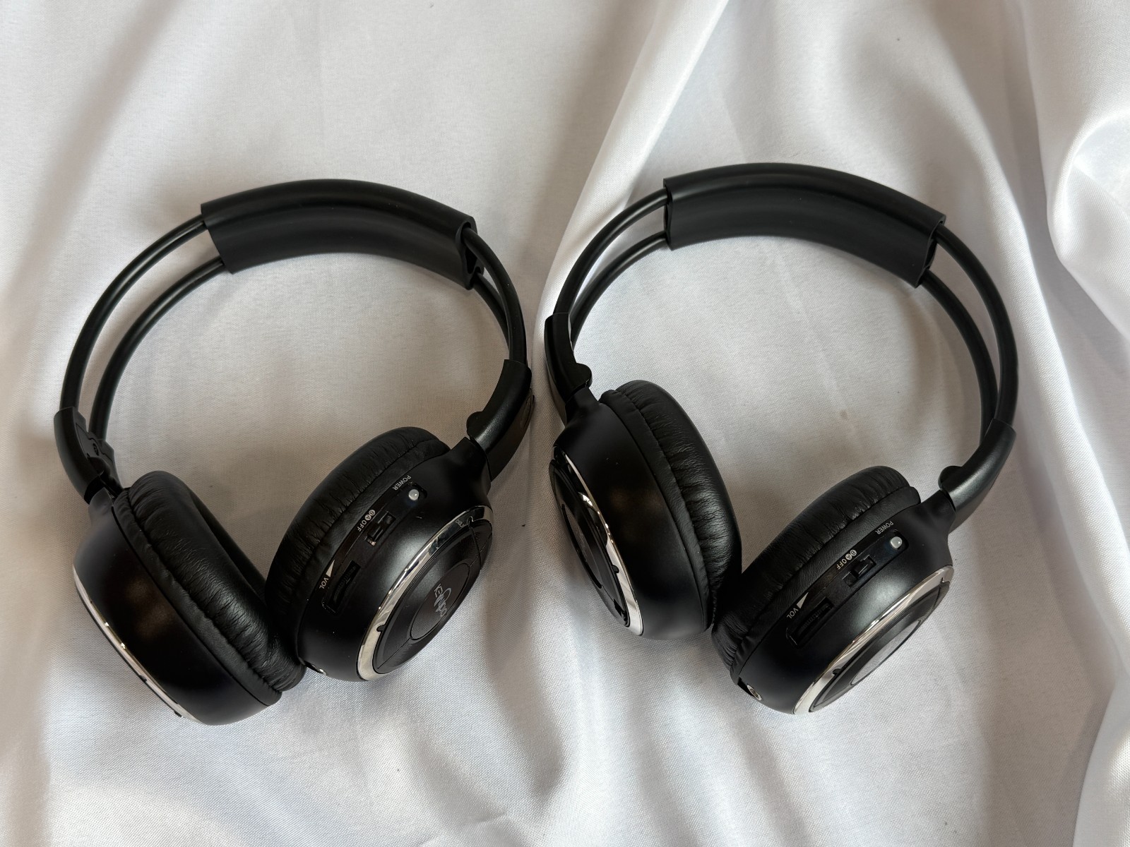 PAIR RF KeyAudio Headphones for Rear Media Vehicle- Excellent Condition