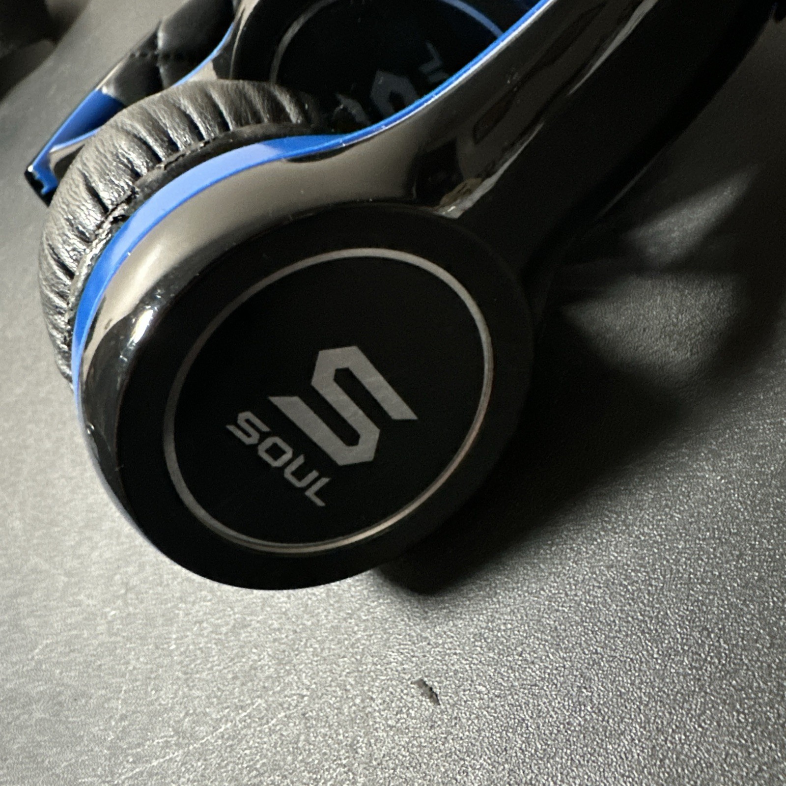 Soul by Ludacris SL100UB Ultra Dynamic On-Ear Headphones Blue w/ pouch and cord