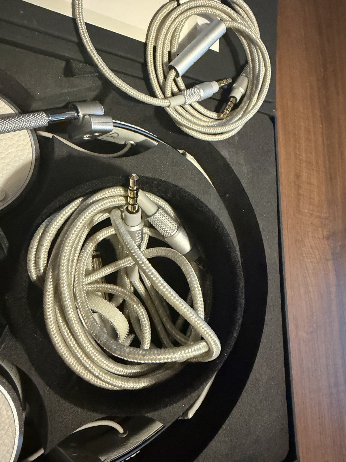 Master Dynamic MH40 White Wired Headphones G2U