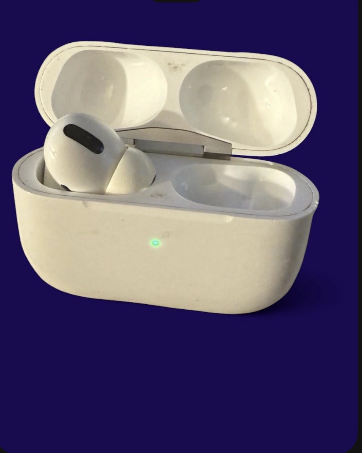 Apple AirPods Pro Wireless Charging Case + Left Airpod A2698