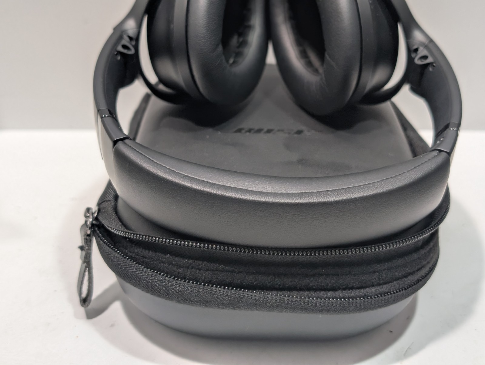 Bose QuietComfort 45 Wireless Noise Cancelling Headphones QC45 Black w Case