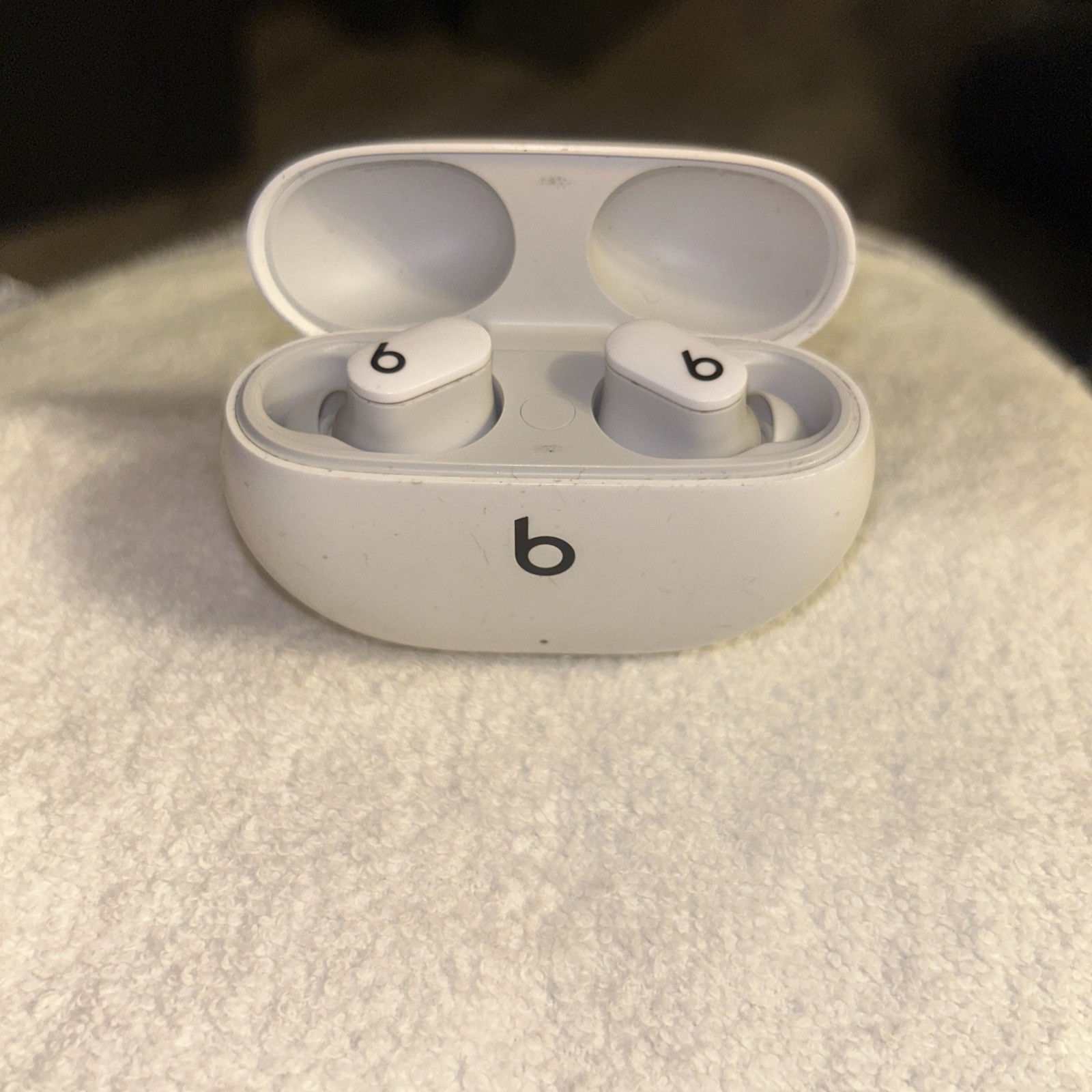 BEATS STUDIO BUDS WIRELESS NOISE CANCELLATION EARBUDS MJ4Y3LL/A – WHITE