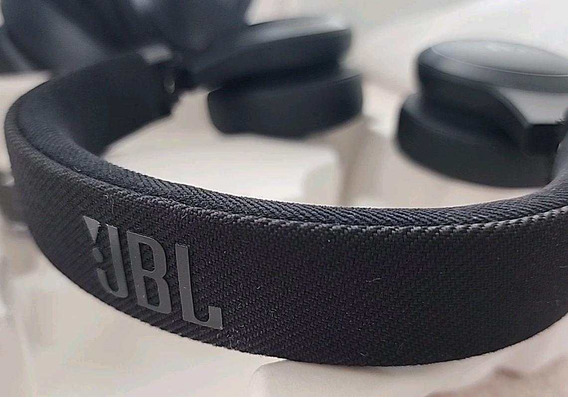 LIKENEW JBL by Harman Live 675NC Wireless True Adaptive Noise Cancelling