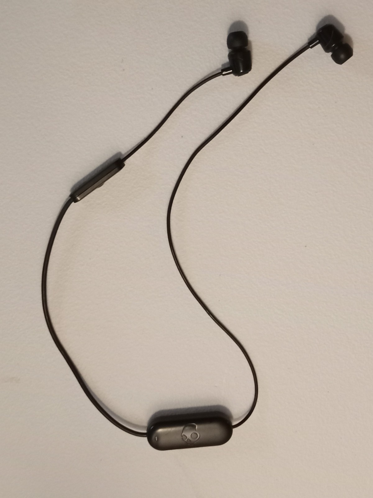 Skullcandy Earbuds Lot of 4. Used, Clean w/Spare Silicone Ear Tips