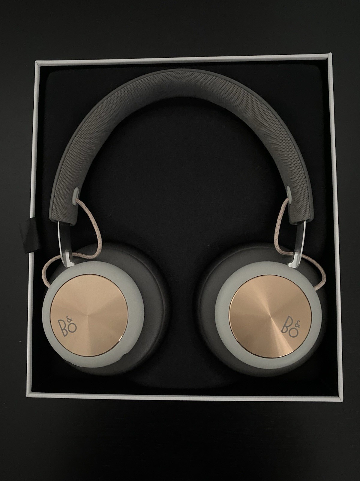 Bang & Olufsen Beoplay H4 Over-Ear Wireless Headphones – Charcoal Gray