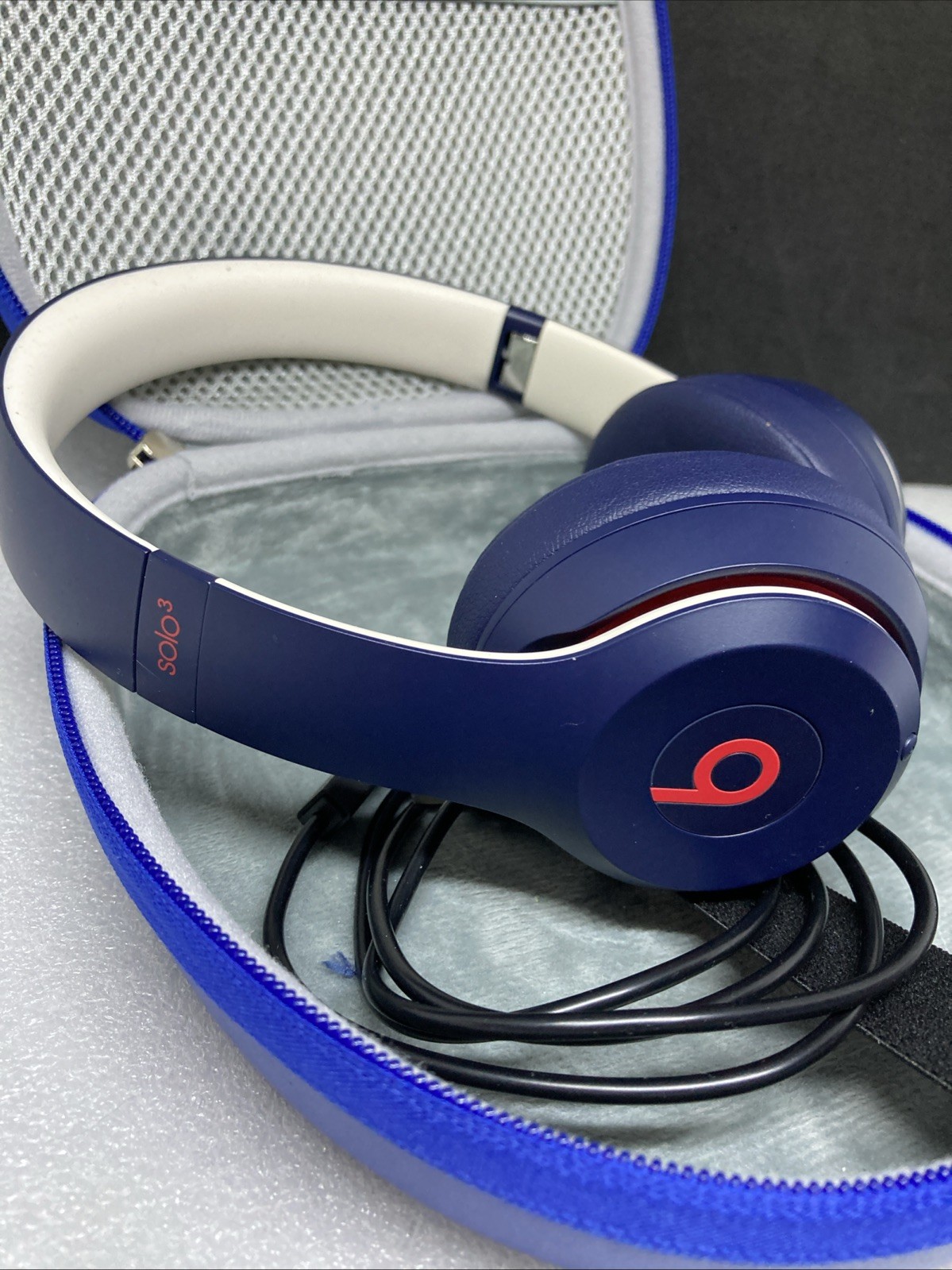 Beats Solo3 Wireless On-Ear Headphones Navy Blue, Red, White with case and cable