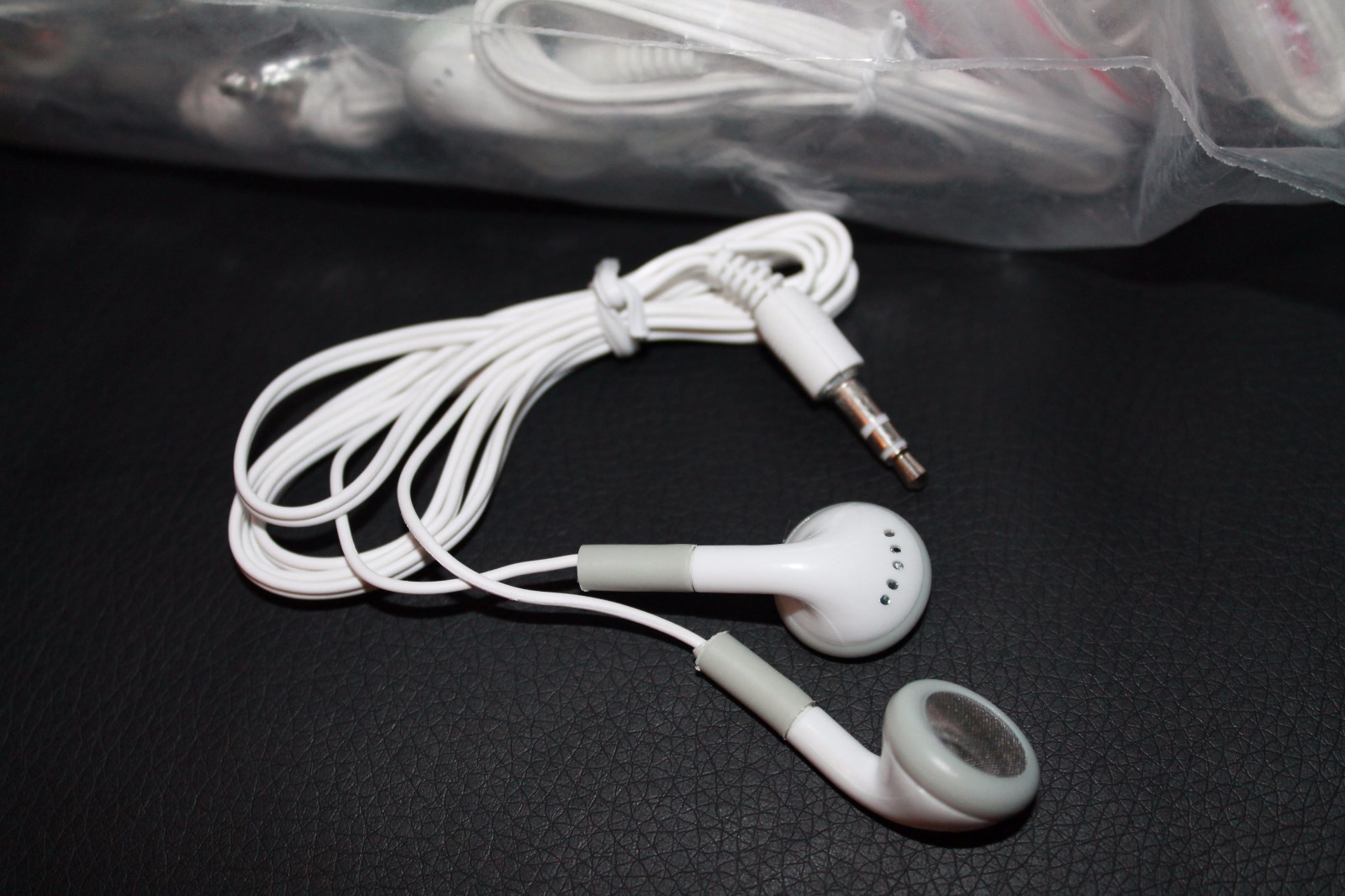 Pack of 10 – 3.5mm Earbuds / Headphones / Earphones