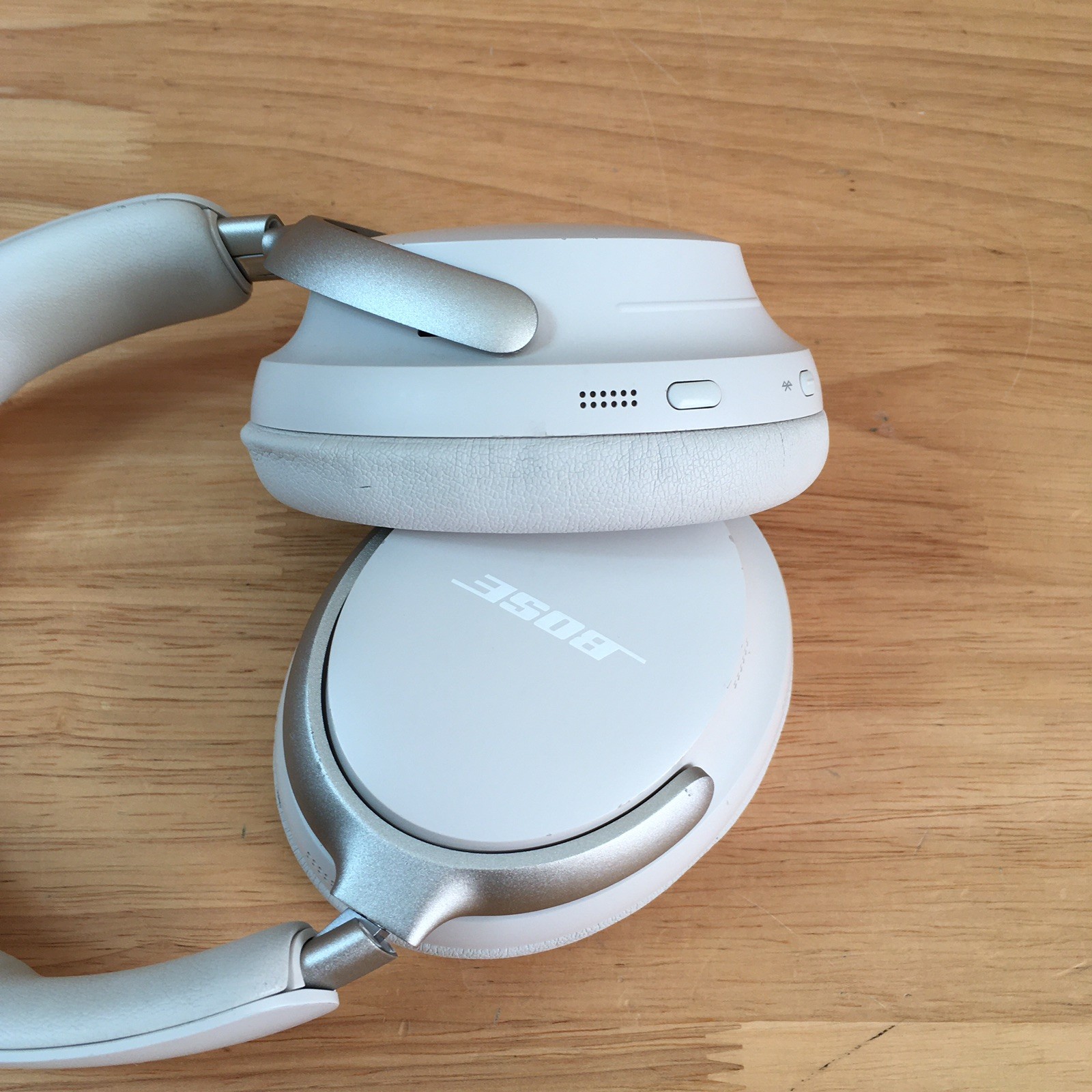 Bose QuietComfort Ultra Wireless Noise Cancelling Headphones – White Smoke