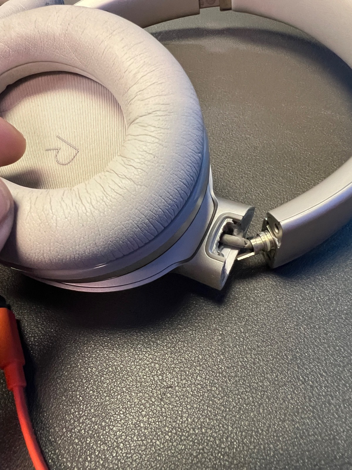JBL Tour One M2 Wireless Over-Ear Headphones-CRACKED BUT WORKS